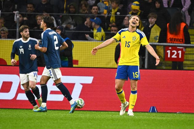 STOCKHOLM, SVERIGE 20260604 Sveriges Carl Starfelt deppar när Grekland gör ma loch kvitterar till 2-2 i slutet av andra halvlek under torsdagens träningslandskamp i fotboll mellan Sverige och Grekland pa Strawberry arena inför fotbolls-VM i sommar. STOCKHOLM SVERIGE x10090x Copyright: xClaudioxBresciani TTx LANDSKAMP SVERIGE-GREKLAND