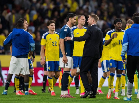 260604 Ntinos Mavropanos of Greece and Head coach Graham Potter of Sweden after the International Friendly, Länderspiel, Nationalmannschaft football match between Sweden and Greece on June 4, 2026 in Stockholm. Photo: Joel Marklund BILDBYRAN kod JM JM0822 bbeng fotboll football soccer fotball träningslandskamp international friendly sverige sweden sverige a grekland greece Copyright: JOELxMARKLUND BB260604JM076