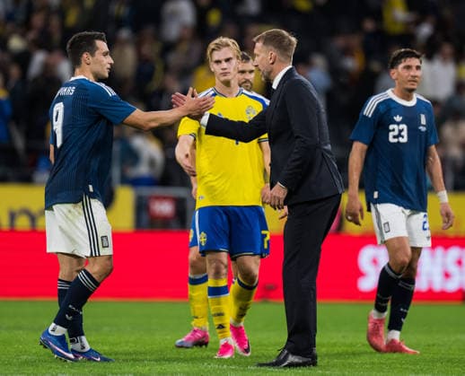 260604 Tasos Douvikas of Greece and Head coach Graham Potter of Sweden after the International Friendly, Länderspiel, Nationalmannschaft football match between Sweden and Greece on June 4, 2026 in Stockholm. Photo: Joel Marklund BILDBYRAN kod JM JM0822 bbeng fotboll football soccer fotball träningslandskamp international friendly sverige sweden sverige a grekland greece Copyright: JOELxMARKLUND BB260604JM077
