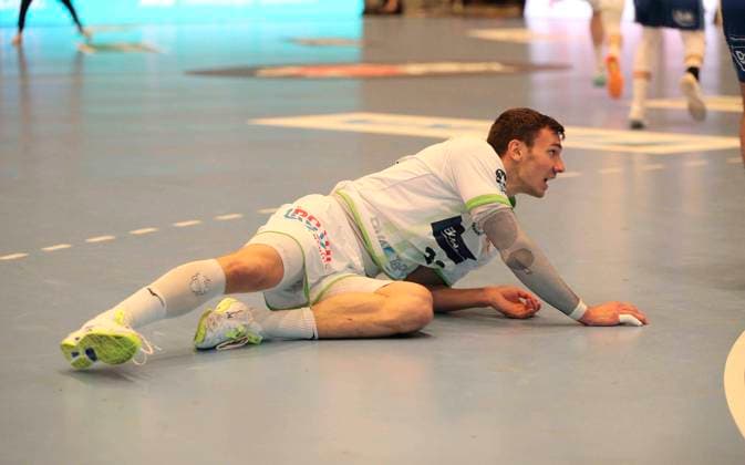 Foto : am Boden zerstört ist ..... Jona SCHOCH ( Wetzlar ) Handball Herren 1. Bundesliga 33. Spieltag am Do. 04.06.2026 HSV Handball - HSG Wetzlar