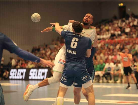 Foto : Philipp AHOUANSOU ( Wetzlar ) gegen Elias KOFLER ( HSV ) Handball Herren 1. Bundesliga 33. Spieltag am Do. 04.06.2026 HSV Handball - HSG Wetzlar