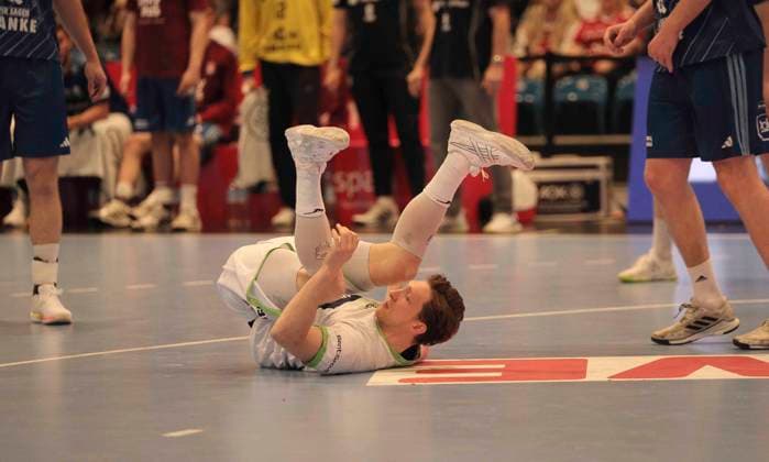 Foto : am Boden zerstört ist ..... Justin MÜLLER ( Wetzlar ) Handball Herren 1. Bundesliga 33. Spieltag am Do. 04.06.2026 HSV Handball - HSG Wetzlar