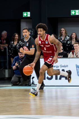 Bamberg, Deutschland 04. Juni 2026: 1. BBL Playoff Halbfinale - 2025 2026 - Sp. 3 - Bamberg Baskets gegen Alba Berlin Im Bild: Demarcus Demonia (Bamberg) im Spielaufbau Brose Arena Bayern Copyright: xFotostandx xSchmittx