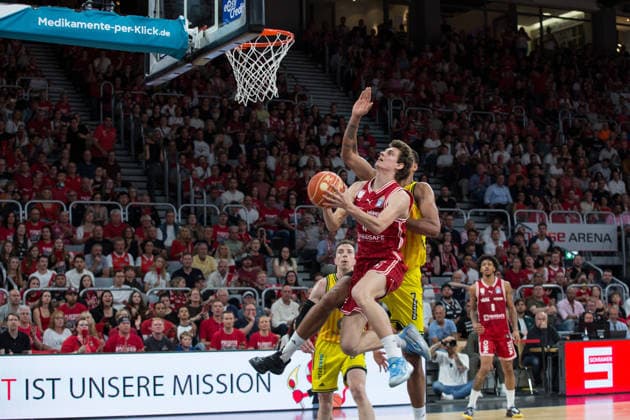 Bamberg, Deutschland 04. Juni 2026: 1. BBL Playoff Halbfinale - 2025 2026 - Sp. 3 - Bamberg Baskets gegen Alba Berlin Im Bild: Richard Balint (Bamberg) zieht zum Korb Brose Arena Bayern Copyright: xFotostandx xSchmittx