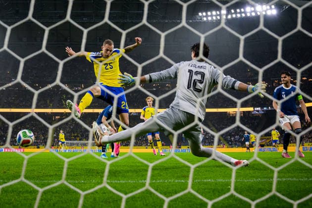 Sport Bilder des Tages 260604 Gustaf Nilsson of Sweden scores the 2-1 goal behind goalkeeper Kostas Tzolakis of Greece during the International Friendly, Länderspiel, Nationalmannschaft football match between Sweden and Greece on June 4, 2026 in Stockholm. Photo: Joel Marklund BILDBYRAN kod JM JM0822 bbeng fotboll football soccer fotball träningslandskamp international friendly sverige sweden sverige a grekland greece Copyright: JOELxMARKLUND BB260604JM080