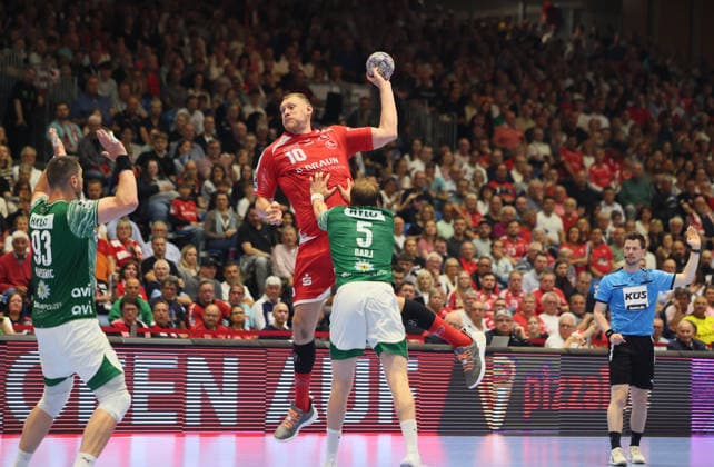 GER HBL Saison 2025 2026 MT Melsungen vs. FÜCHSE Berlin, 04.06.26, ROTHENBACH-HALLE, Kassel Max DARJ (Füchse Berlin 5) kann Dainis KRISTOPANS (MT Melsungen 10) nicht entscheidend stören
