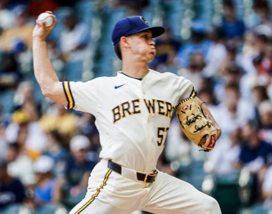 Milwaukee Brewers starting pitcher Coleman Crow throws in the first inning of the MLB, Baseball Herren, USA game between the San Francisco Giants and the Milwaukee Brewers at American Family Field in Milwaukee, Wisconsin on Thursday, June 4, 2026.  MIL20260604801 TANNENxMAURY