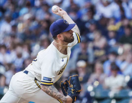 Milwaukee Brewers relief pitcher DlL Hall throws in the fourth inning of the MLB, Baseball Herren, USA game between the San Francisco Giants and the Milwaukee Brewers at American Family Field in Milwaukee, Wisconsin on Thursday, June 4, 2026.  MIL20260604816 TANNENxMAURY