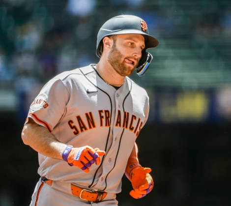 San Francisco Giants left fie4lder Casey Schmitt runs the bases after hitting a three RBI home run in the first inning of the MLB, Baseball Herren, USA game between the San Francisco Giants and the Milwaukee Brewers at American Family Field in Milwaukee, Wisconsin on Thursday, June 4, 2026.  MIL20260604803 TANNENxMAURY