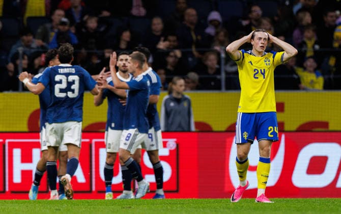 260604 Elliot Stroud of Sweden looks dejected after 2-2 during the International Friendly, Länderspiel, Nationalmannschaft football match between Sweden and Greece on June 4, 2026 in Stockholm. Photo: Maxim Thore BILDBYRAN kod MT JM0822 bbeng fotboll football soccer fotball träningslandskamp international friendly sverige sweden sverige a grekland greece depp Copyright: MAXIMxTHORE BB260604MT089