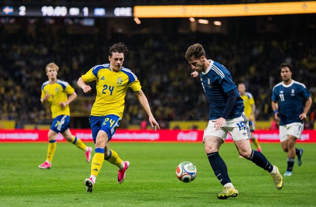 260604 Elliot Stroud of Sweden and Giorgos Kiriakopoulos of Greece during the International Friendly, Länderspiel, Nationalmannschaft football match between Sweden and Greece on June 4, 2026 in Stockholm. Photo: Joel Marklund BILDBYRAN kod JM JM0822 bbeng fotboll football soccer fotball träningslandskamp international friendly sverige sweden sverige a grekland greece Copyright: JOELxMARKLUND BB260604JM087