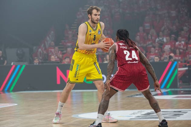 Bamberg, Deutschland 04. Juni 2026: 1. BBL Playoff Halbfinale - 2025 2026 - Sp. 3 - Bamberg Baskets gegen Alba Berlin Im Bild: v. li. Malte Delow (Berlin) gegen Cobe Williams (Bamberg) Brose Arena Bayern Copyright: xFotostandx xSchmittx