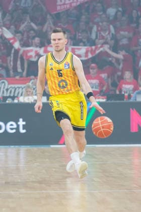 Bamberg, Deutschland 04. Juni 2026: 1. BBL Playoff Halbfinale - 2025 2026 - Sp. 3 - Bamberg Baskets gegen Alba Berlin Im Bild: Martin Hermannsson (Berlin) im Spielaufbau Brose Arena Bayern Copyright: xFotostandx xSchmittx