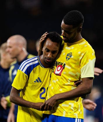 260604 Taha Ali and Alexander Isak of Sweden after the International Friendly, Länderspiel, Nationalmannschaft football match between Sweden and Greece on June 4, 2026 in Stockholm. Photo: Maxim Thore BILDBYRAN kod MT JM0822 bbeng fotboll football soccer fotball träningslandskamp international friendly sverige sweden sverige a grekland greece Copyright: MAXIMxTHORE BB260604MT101