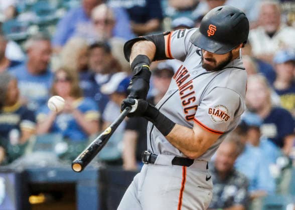 San Francisco Giants designated hitter Bryce Eldridge hits a single in the eighth inning of the MLB, Baseball Herren, USA game between the San Francisco Giants and the Milwaukee Brewers at American Family Field in Milwaukee, Wisconsin on Thursday, June 4, 2026.  MIL20260604819 TANNENxMAURY