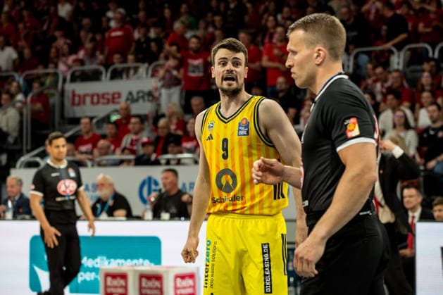 Bamberg, Deutschland 04. Juni 2026: 1. BBL Playoff Halbfinale - 2025 2026 - Sp. 3 - Bamberg Baskets gegen Alba Berlin Im Bild: Jonas Mattisseck (Berlin) gestikuliert unzufrieden mit dem Schiedsrichter Brose Arena Bayern Copyright: xFotostandx xSchmittx