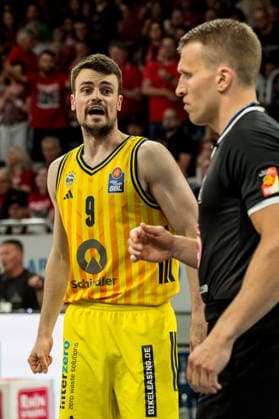 Bamberg, Deutschland 04. Juni 2026: 1. BBL Playoff Halbfinale - 2025 2026 - Sp. 3 - Bamberg Baskets gegen Alba Berlin Im Bild: Jonas Mattisseck (Berlin) gestikuliert unzufrieden mit dem Schiedsrichter Brose Arena Bayern Copyright: xFotostandx xSchmittx