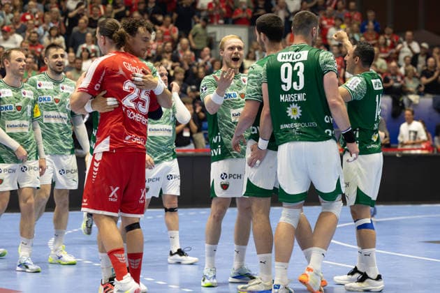 DAIKIN Handball Bundesliga, Kassel, MT Melsungen vs. Fuechse Berlin, Rothenbach-Halle Kassel; 04.06.2026 DAIKIN Handball Bundesliga, Kassel, Germany - 04.06.2026: Die Spieler nach dem Spiel, Handball Bundesliga, Spiel der MT Melsungen vs. Fuechse Berlin, Rothenbach-Halle Kassel Copyright: xBEAUTIFULxSPORTS Freudensteinx