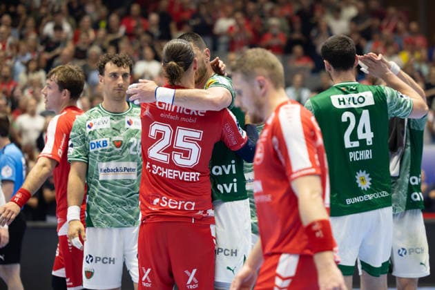 DAIKIN Handball Bundesliga, Kassel, MT Melsungen vs. Fuechse Berlin, Rothenbach-Halle Kassel; 04.06.2026 DAIKIN Handball Bundesliga, Kassel, Germany - 04.06.2026: Die Spieler nach dem Spiel, Handball Bundesliga, Spiel der MT Melsungen vs. Fuechse Berlin, Rothenbach-Halle Kassel Copyright: xBEAUTIFULxSPORTS Freudensteinx