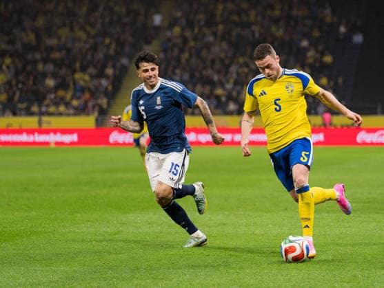 260604 Lazaros Rota of Greece and Gabriel Gudmundsson of Sweden during the International Friendly, Länderspiel, Nationalmannschaft football match between Sweden and Greece on June 4, 2026 in Stockholm. Photo: Johanna Säll BILDBYRAN kod JL JM0822 bbeng fotboll football soccer fotball träningslandskamp international friendly sverige sweden sverige a grekland greece Copyright: JOHANNAxSÄLL BB260604BB902