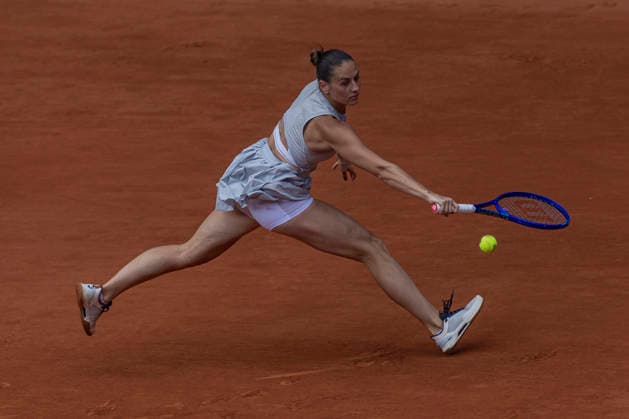 2026 French Open - Day Twelve Marta Kostyuk returns the ball against Mirra Andreeva during the Roland Garros Grand Slam Tournament on June 4, 2026, in Paris, France. Paris France  Copyright: xRobertxSzaniszlox originalFilename:szaniszlo-notitle260604_np3sZ.jpg