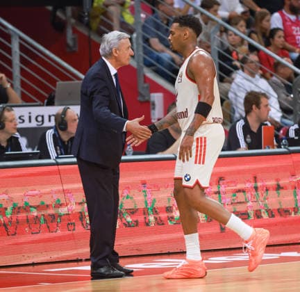 Headcoach Svetislav Pesic (Bayern) und Xavier Rathan-Mayes (Bayern), Bonn, Deutschland, 04.06.2026, Basketball Bundesliga, 3. Halbfinale, Telekom Baskets Bonn vs FC Bayern München Basketball.