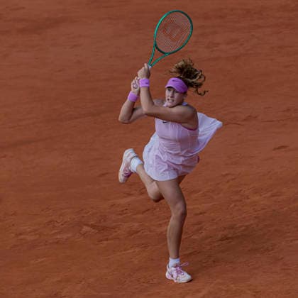 2026 French Open - Day Twelve Mirra Andreeva returns the ball against Marta Kostyuk during the Roland Garros Grand Slam Tournament on June 4, 2026, in Paris, France. Paris France  Copyright: xRobertxSzaniszlox originalFilename:szaniszlo-notitle260604_npPy3.jpg