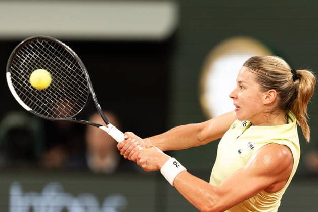 2026 French Open - Day Twelve Maja Chwalinska competes during her semi-final women s singles match against Diana Shnaider on day 12 of the French Open tennis tournament on Court Philippe Chatrier at the Roland-Garros Complex in Paris, France. Paris France  Copyright: xIbrahimxEzzatx originalFilename:ezzat-notitle260604_nprCZ.jpg