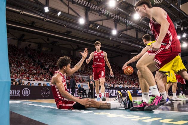 Bamberg, Deutschland 04. Juni 2026: 1. BBL Playoff Halbfinale - 2025 2026 - Sp. 3 - Bamberg Baskets gegen Alba Berlin Im Bild: Demarcus Demonia (Bamberg) Jubelt nach seinem Korb mit Faul Brose Arena Bayern Copyright: xFotostandx xSchmittx