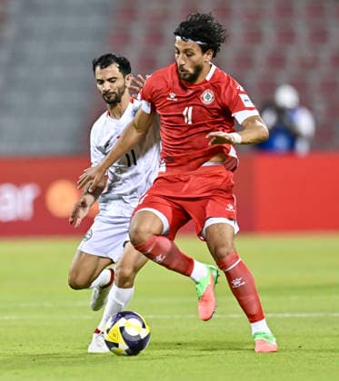 Lebanon v Yemen - AFC Asian Cup 2027 Qualifiers Leonardo Farah Shahin (R) of Lebanon and Abdulwasea Al-Matari of Yemen compete during the Asian Cup Saudi Arabia 2027 Qualifiers match between Lebanon and Yemen at Grand Hamad Stadium Stadium in Doha, Qatar, on June 4, 2026. DOHA Qatar Copyright: xNOUSHADx