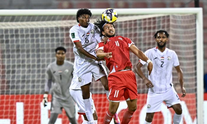 Lebanon v Yemen - AFC Asian Cup 2027 Qualifiers Leonardo Farah Shahin (R) of Lebanon and Omar Mansoor Ahmed of Yemen compete during the Asian Cup Saudi Arabia 2027 Qualifiers match between Lebanon and Yemen at Grand Hamad Stadium Stadium in Doha, Qatar, on June 4, 2026. DOHA Qatar Copyright: xNOUSHADx