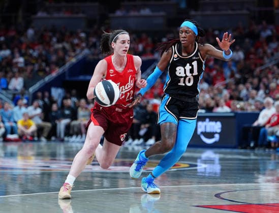 INDIANAPOLIS, IN - JUNE 04: Indiana Fever guard Caitlin Clark (22) drives to the basket against the Atlanta Dream on June 4, 2026, at Gainbridge Fieldhouse in Indianapolis, Indiana. (Photo by Brian Spurlock Icon Sportswire) WNBA, Basketball Damen, USA JUN 04 Atlanta Dream at Indiana Fever EDITORIAL USE ONLY Icon2606043