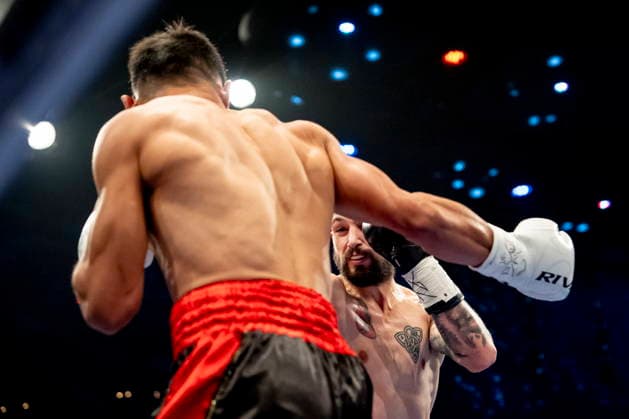 June 4, 2026, Montreal, Pq, CANADA: Wyatt Sanford, right and Juan Pablo Ilharregui trade blows during their lightweight fight, in Montreal on Thursday, June 4, 2026. Canada News - June 4, 2026  - ZUMAc35_ 20260604_zaf_c35_125 Copyright: xChristopherxKatsarovx
