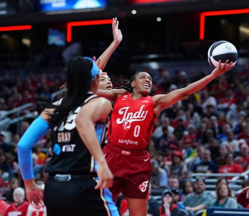 INDIANAPOLIS, IN - JUNE 04: Indiana Fever guard Kelsey Mitchell (0) takes a shot against the Atlanta Dream on June 4, 2026, at Gainbridge Fieldhouse in Indianapolis, Indiana. (Photo by Brian Spurlock Icon Sportswire) WNBA, Basketball Damen, USA JUN 04 Atlanta Dream at Indiana Fever EDITORIAL USE ONLY Icon26060411