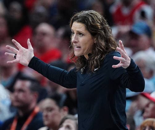 INDIANAPOLIS, IN - JUNE 04: Indiana Fever coach Stephanie White coaches on the sidelines during a game against the Atlanta Dream on June 4, 2026, at Gainbridge Fieldhouse in Indianapolis, Indiana. (Photo by Brian Spurlock Icon Sportswire) WNBA, Basketball Damen, USA JUN 04 Atlanta Dream at Indiana Fever EDITORIAL USE ONLY Icon26060456