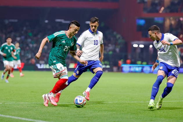MEXICO national team, Nationalteam International Friendly, Länderspiel, Nationalmannschaft MEXICO NATIONAL TEAM INTERNATIONAL FRIENDLY MEXICO VS SERBIA 04062026 TOLUCA, ESTADO DE MEXICO, MEXICO. Action photo of Roberto Alvarado (25) of the Mexico National team and Aleksandar Stankovic (10) of Serbia, during friendly game held at the Estadio Nemesio Diez of Toluca, Estado de Mexico. Foto de accion de Roberto Alvarado (25) de la Seleccion Nacional de Mexico y Aleksandar Stankovic (10) de Serbia, durante juego amistoso celebrado en el Estadio Nemesio Diez de Toluca, Estado de Mexico. PHOTO BY IMAGENSHOP AGENCIA FOTOGRAFICA TOLUCA ESTADO DE MEXICO MEXICO Copyright: xYOALIxMARTINEZx