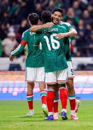 MEXICO national team, Nationalteam International Friendly, Länderspiel, Nationalmannschaft MEXICO NATIONAL TEAM INTERNATIONAL FRIENDLY MEXICO VS SERBIA 04062026 TOLUCA, ESTADO DE MEXICO, MEXICO. Action photo of Julian Quinones (16) and Raul Jimenez (9) of the Mexico National team celebrating a goal against Serbia, during friendly game held at the Estadio Nemesio Diez of Toluca, Estado de Mexico. Foto de accion de Julian Quinones (16) y Raul Jimenez (9) de la Seleccion Nacional de Mexico celebrando un gol en contra de Serbia, durante juego amistoso celebrado en el Estadio Nemesio Diez de Toluca, Estado de Mexico. PHOTO BY IMAGENSHOP AGENCIA FOTOGRAFICA TOLUCA ESTADO DE MEXICO MEXICO Copyright: xYOALIxMARTINEZx