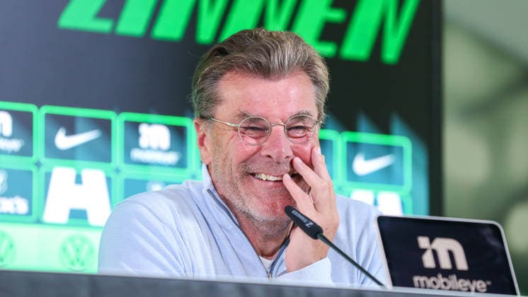 PK VfL Wolfsburg, 04.06.2026, Fußball, Herren, Saison 2026 2027, 2. BL, der VfL Wolfsburg hat den neuen Trainer Tobias Strobl vorgestellt, Geschäftsführer Dieter Hecking (VfL Wolfsburg) Niedersachsen Deutschland