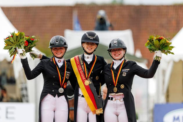 BALVE - LONGINES Balve Optimum 2026, BALVE - LONGINES Balve Optimum 2026 BAUMGUERTEL Lucie-Anouk (GER), OATLEY Rose (GER), GAGEL Pia-Carlotta (GER) Meisterehrung PIAFF-FOÌˆRDERPREIS Preis der Liselott-Schindling-Stiftung Deutsche Meisterschaften Dressur U25 U25 Grand Prix Balve, Reitanlage Schloss Wocklum 05. June 2026 -