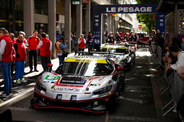 24 HEURES DU MANS 2026 - PESAGE 21 HERIAU Francois (fra), MANN Simon (usa), ROVERA Alessio (ita), Vista AF Corse, Ferrari 296 LMGT3 Evo 21, LM GT3, ambiance during Le Pesage of the 24 Hours of Le Mans 2026, 3rd round of the 2026 FIA World Endurance Championship, from June 5 to 6, 2026 on the Place de la RÃ publique in Le Mans, France - Le MansFrance Copyright: xJULIENxDELFOSSEx