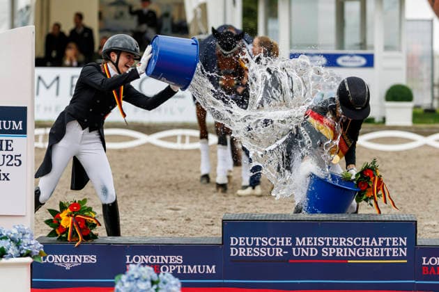 BALVE - LONGINES Balve Optimum 2026, BALVE - LONGINES Balve Optimum 2026 BAUMGUERTEL Lucie-Anouk (GER), OATLEY Rose (GER), GAGEL Pia-Carlotta (GER) Meisterehrung Sektdusche Meisterbad PIAFF-FOÌˆRDERPREIS Preis der Liselott-Schindling-Stiftung Deutsche Meisterschaften Dressur U25 U25 Grand Prix Balve, Reitanlage Schloss Wocklum 05. June 2026 -