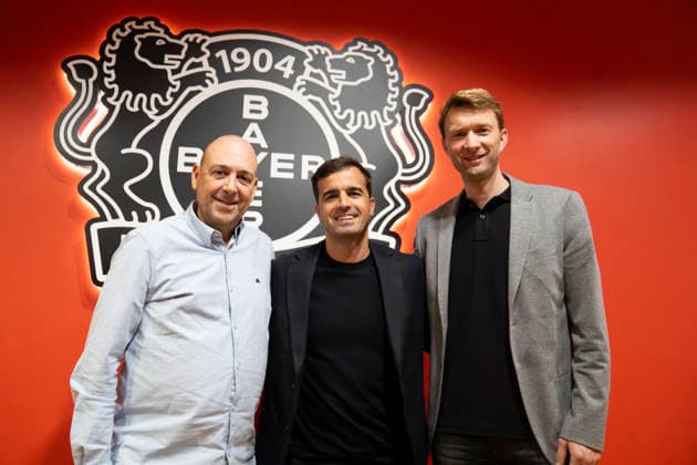 (von links nach rechts) (from left to right) Fernando Carro (Bayer Leverkusen, Vorsitzender der Geschäftsführung), Carles Martinez (Bayer 04 Leverkusen, Cheftrainer) und Simon Rolfes (Bayer 04 Leverkusen, Geschäftsführer 05.06.2025, Pressekonferenz Bayer 04 Leverkusen. Carles Martinez wird im Rahmen einer Pressekonferenz als neuer Cheftrainer bei Bayer Leverkusen vorgestellt , GER, Leverkusen, BayArena DFL regulations prohibit any use of photographs as image sequences and or quasi-video. Copyright: HMBxMedia xMarcoxBader