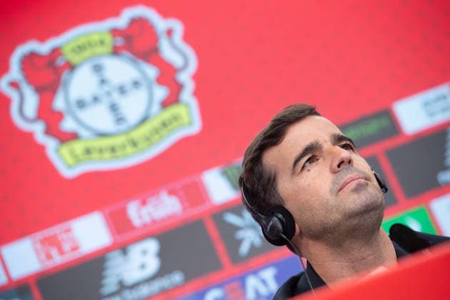 v.l. Simon ROLFES (Geschaeftsfuehrung Carles Martinez Novell, Cheftrainer, Fernando CARRO DE PRADA (Vorsitzender der Geschaeftsfuehrung), Vorstellung von Carles Martinez Novell als neuer Trainer von Bayer Leverkusen. 05.06.2025 in der Bayarena Leverkusen, Â