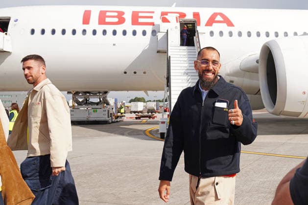 La Selección espanola de fútbol parte camino al Mundial 2026 Los futbolistas integrantes de la selección espanola y su seleccionador, Luis de la Fuente, antes de coger el vuelo para ir al Mundial, en el Aeropuerto de Santiago-Rosalía de Castro, en Santiago de Compostela, A Coruna, Galicia (Espana). Aficionados se han acercado al Aeropuerto de Santiago-Rosalía de Castro para despedir a los jugadores de la Selección espanola de fútbol que toman rumbo a Nashville dónde cogerán otro vuelo hasta Chattanooga (Tennessee), donde la selección tendrá su cuartel general antes del debut en el Mundial 2026 que se disputa en Estados Unidos, México y Canadá 05 JUNIO 2026 Á Espana Copyright: xÃlvaroxBallesterosx 7573059