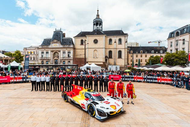 24 HEURES DU MANS 2026 - PESAGE 20 FRIJNS Robin (nld), RAST Renà (ger), VAN DER LINDE Sheldon (zaf), BMW M Team WRT, BMW M Hybrid V8 20, Hypercar, action during Le Pesage of the 24 Hours of Le Mans 2026, 3rd round of the 2026 FIA World Endurance Championship, from June 5 to 6, 2026 on the Place de la Rà publique in Le Mans, France - Le MansFrance Copyright: xDPPIx