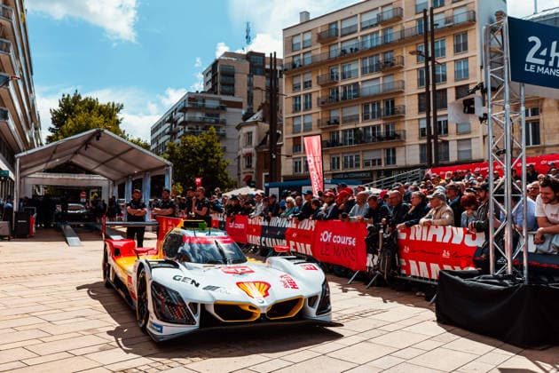 24 HEURES DU MANS 2026 - PESAGE 20 FRIJNS Robin (nld), RAST Renà (ger), VAN DER LINDE Sheldon (zaf), BMW M Team WRT, BMW M Hybrid V8 20, Hypercar, action during Le Pesage of the 24 Hours of Le Mans 2026, 3rd round of the 2026 FIA World Endurance Championship, from June 5 to 6, 2026 on the Place de la Rà publique in Le Mans, France - Le MansFrance Copyright: xDPPIx