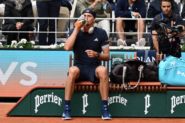Tennis -Internationaux de France - Roland Garros 2026 - ITF - 05 06 2026 - Tennis -Internationaux de France - Roland Garros 2026 - ITF - 05 06 2026 - demi finale Alexander Zverev Allemagne contre Jakob Minsik republic Tcheque - entree des joueurs sur le central ParisFrance  Copyright: xChryslenexCaillaud Psnewzx
