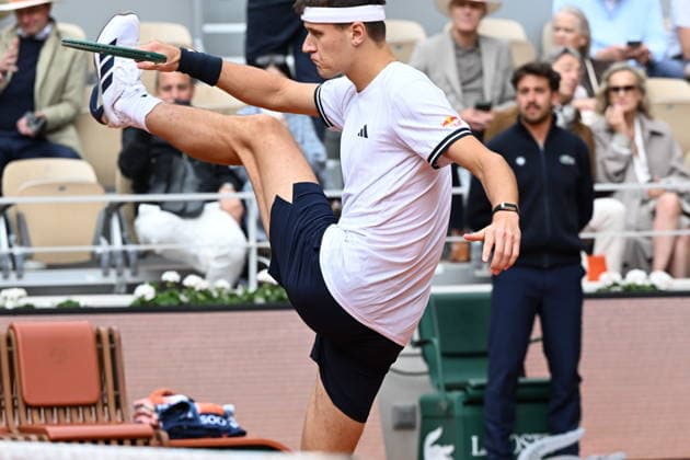 Tennis -Internationaux de France - Roland Garros 2026 - ITF - 05 06 2026 - Tennis -Internationaux de France - Roland Garros 2026 - ITF - 05 06 2026 - demi finale Alexander Zverev Allemagne contre Jakob Minsik republic Tcheque - entree des joueurs sur le central ParisFrance  Copyright: xChryslenexCaillaud Psnewzx