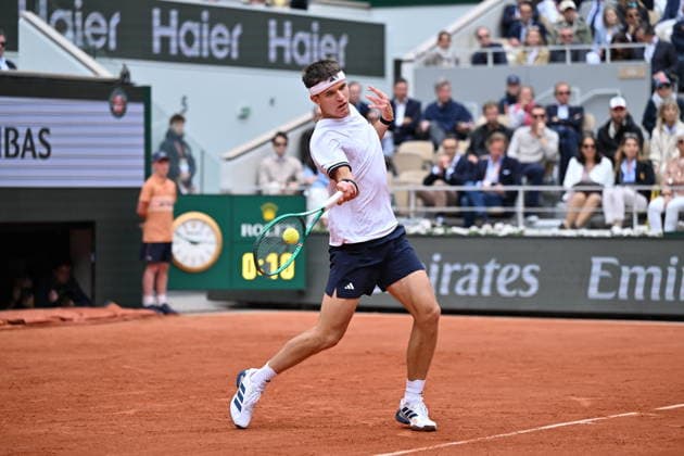 2026 French Open (Roland-Garros) - Semi-finals PARIS, FRANCE - JUNE 5: Jakub Mensik of Czech in action against Alexander Zverev (not seen) of Germany ahead of their Men s Singles semi-final match of the 2026 French Open at Philippe-Chatrier Court in Paris, France on June 5, 2026. Mustafa Yalcin Anadolu Paris France. Editorial use only. Please get in touch for any other usage.  Copyright: x2026xAnadoluxMustafaxYalcinx