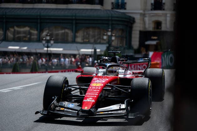 Charles Leclerc (Scuderia Ferrari HP, Monaco, 16) im SF-26 vor dem Hotel de Paris, MCO, Formel 1 Weltmeisterschaft, Monaco Grand Prix, Monte Carlo, Freies Training, Saison 2026, 05.06.2026 MCO, Formel 1 Weltmeisterschaft, Monaco Grand Prix, Monte Carlo, Freies Training, Saison 2026, 05.06.2026 Monte Carlo Copyright: xEibner-Pressefoto Memmlerx EP_MMR